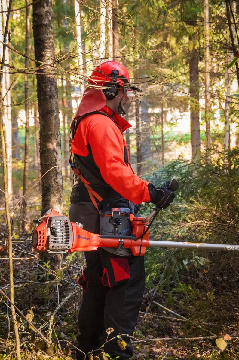 A Top Toimijat worker doing landscaping in protective gear